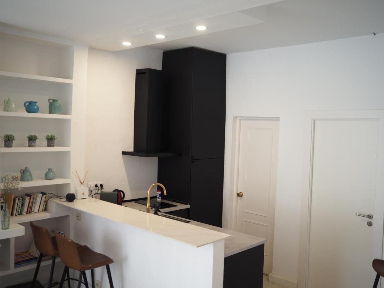 In 8 Mins From The Apartament